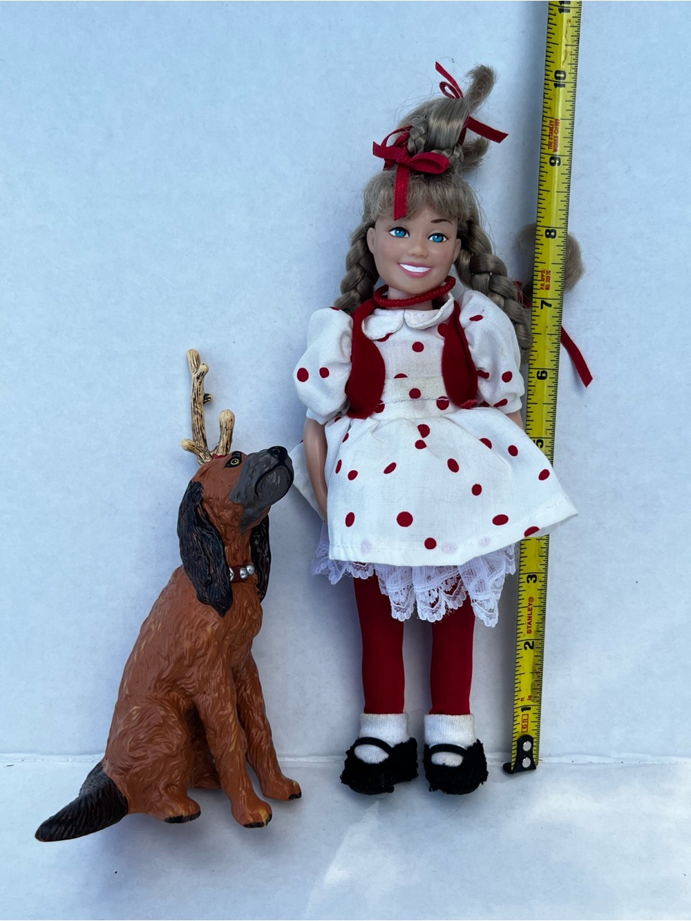 Playmates How Grinch Stole Christmas  Cindy Lou Who Doll & Max Dog Figure